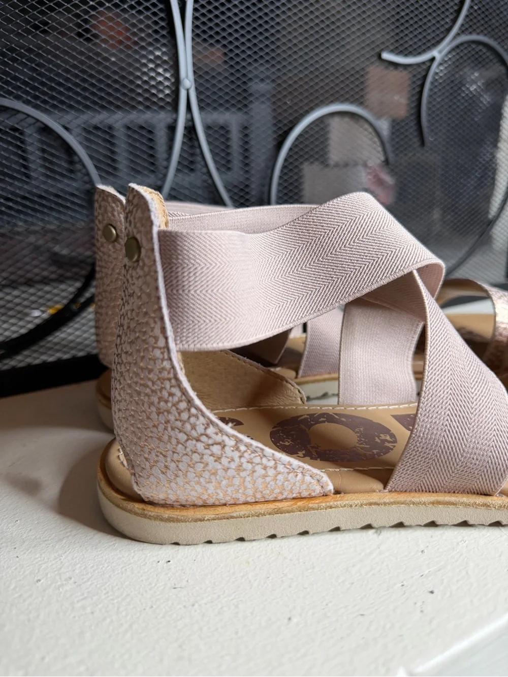 Sorel Ella Sandals Pinkish-Rose Metallic Textured Leather Toe Strap Size 10.5